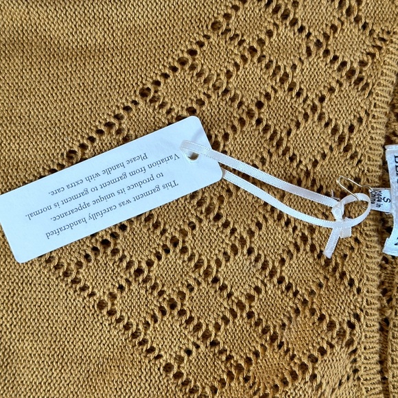 Black Swan Sweater Knit Crochet Champagne Woven - Picture 2 of 3